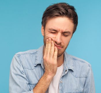 How to Cope With Swelling, Bleeding, and Pain 24 Hours After a Tooth Extraction